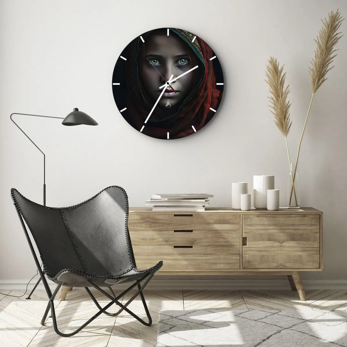 Reloj de pared - Reloj de vidrio - Retrato de una niña con un pañuelo rojo y una mirada intensa. - 30x30cm - Princesa del Este - Decoración de pared moderna para salón, cocina y dormitorio ARTTOR