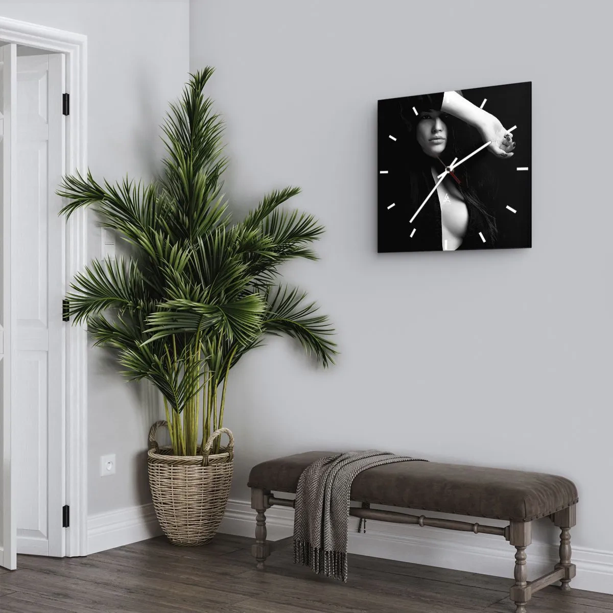 Reloj de pared - Reloj de vidrio - Retrato elegante de una mujer en blanco y negro. - 30x30cm - Escuela de seducción - Decoración de pared moderna para salón y dormitorio ARTTOR