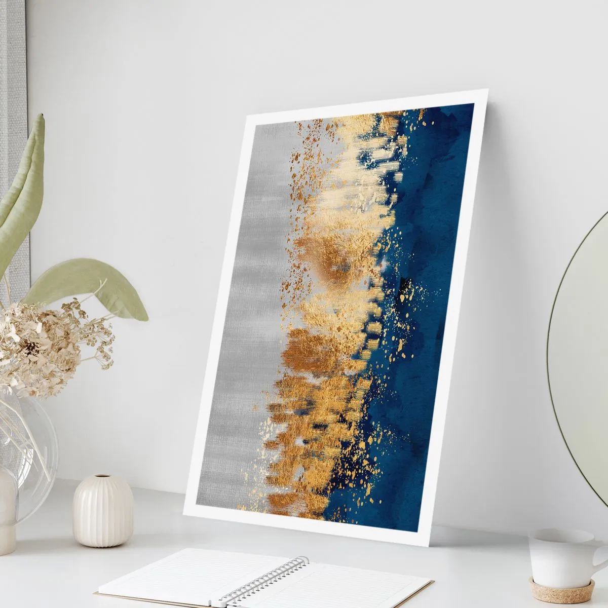 Póster - Una composición abstracta en tonos azul marino, dorado y plateado. - 50x70cm - Composición moderna con chispas - Decoración de pared moderna para salón y dormitorio ARTTOR
