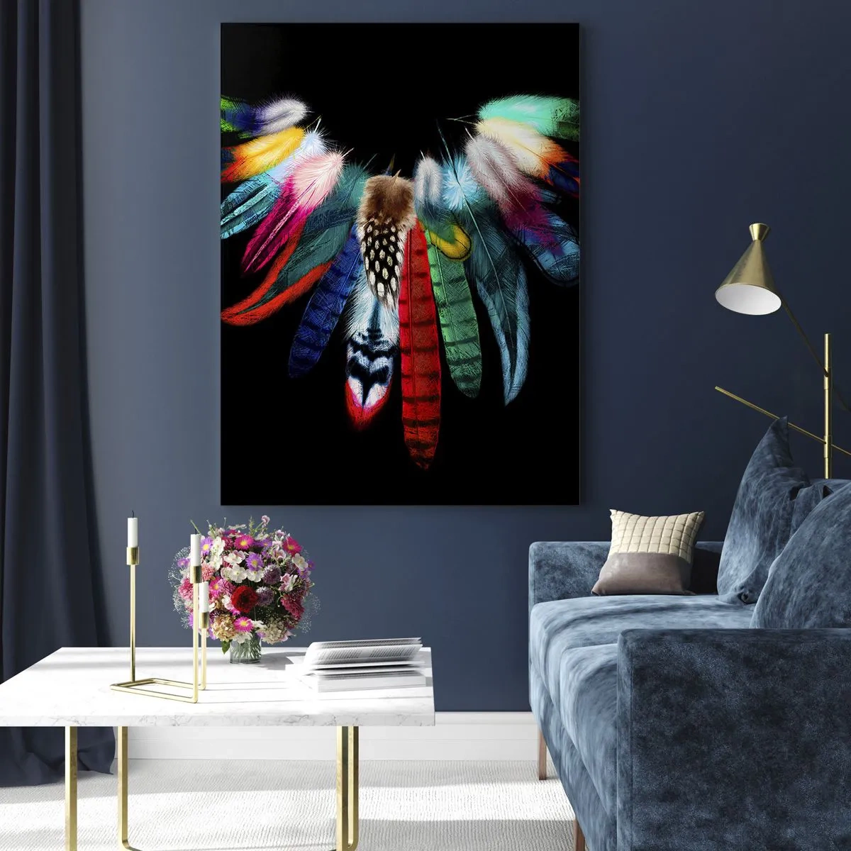 Cuadro sobre vidrio - Impresiones sobre Vidrio - Plumas de colores sobre un fondo negro en una composición artística. - 70x100cm - Collar indio - Decoración de pared moderna para salón y dormitorio ARTTOR
