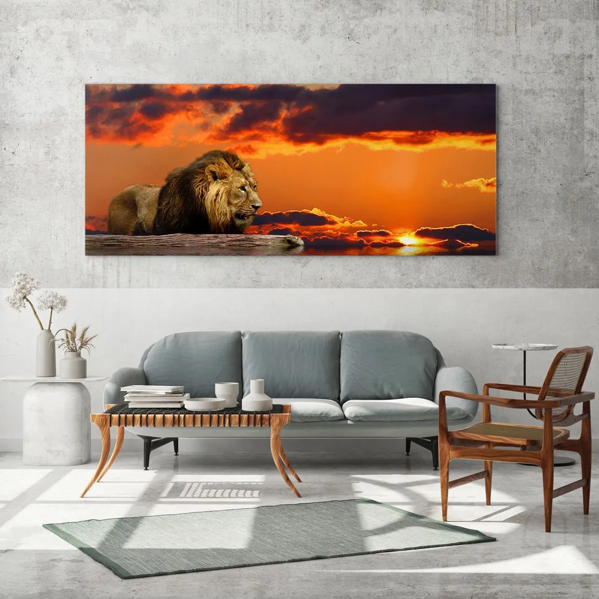 Cuadro sobre vidrio - Impresiones sobre Vidrio - Un león descansa junto al agua al atardecer con un cielo dramático. - 160x50cm - Rey de la naturaleza - Decoración de pared moderna para salón y dormitorio ARTTOR