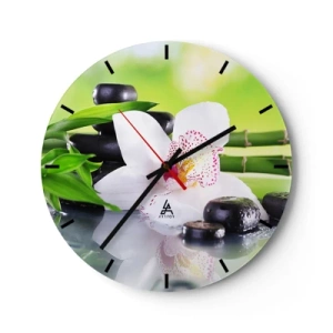 Reloj de pared - Reloj de vidrio - Orquídea blanca con piedras y bambú sobre un fondo natural. - 30x30cm - Frescura - Decoración de pared moderna para salón, cocina y dormitorio ARTTOR