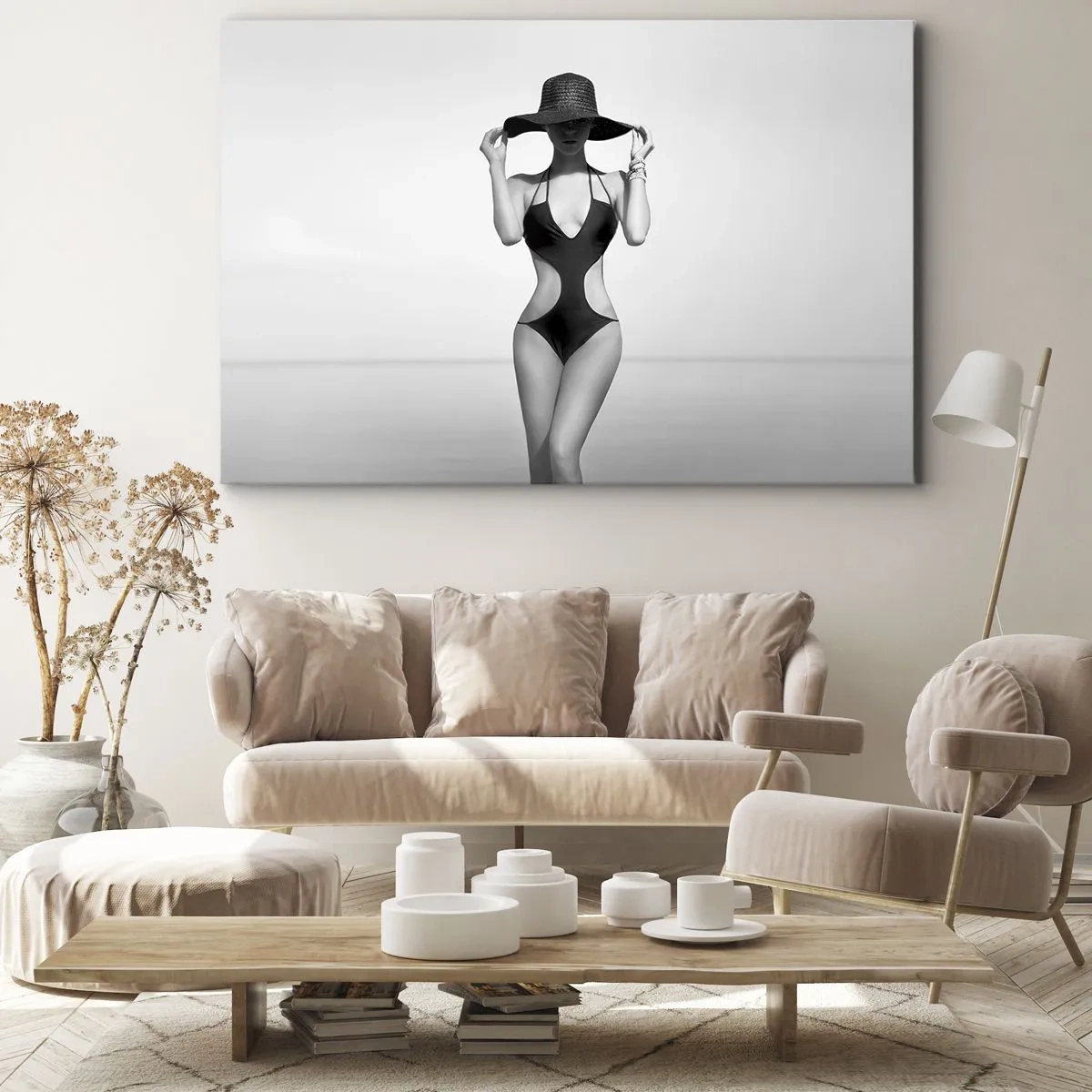Cuadro sobre lienzo - Impresión de Imagen - Silueta en blanco y negro de una mujer con sombrero contra el fondo del mar. - 120x80cm - Mi nombre es Elegancia - Decoración de pared moderna para salón y dormitorio ARTTOR