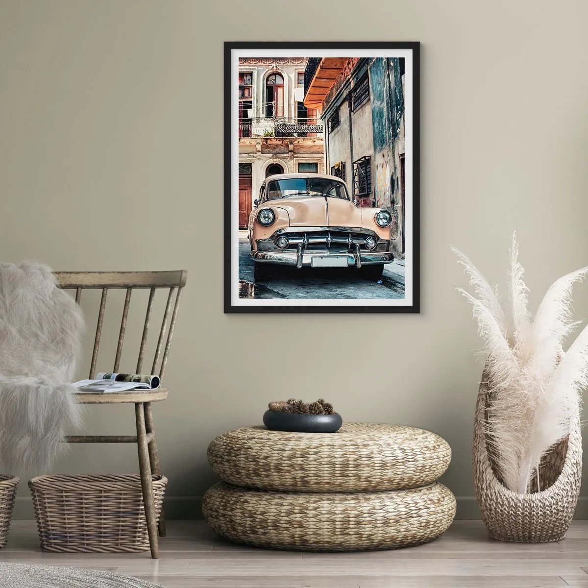 Póster en marco negro - Un coche clásico en un entorno urbano retro. - 50x70cm - Siesta en La Habana - Decoración de pared moderna para salón y dormitorio ARTTOR