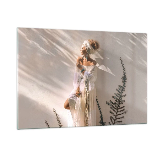 Cuadro sobre vidrio - Impresiones sobre Vidrio - Una mujer con estilo boho sobre el fondo de una pared clara y sombras de plantas. - 120x80cm - El sol y la joven - Decoración de pared moderna para salón y dormitorio ARTTOR