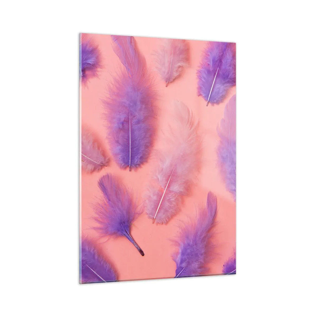 Cuadro sobre vidrio - Impresiones sobre Vidrio - Plumas moradas sobre un fondo rosa en una delicada composición. - 50x70cm - Un pájaro lila del deseo - Decoración de pared moderna para salón y dormitorio ARTTOR