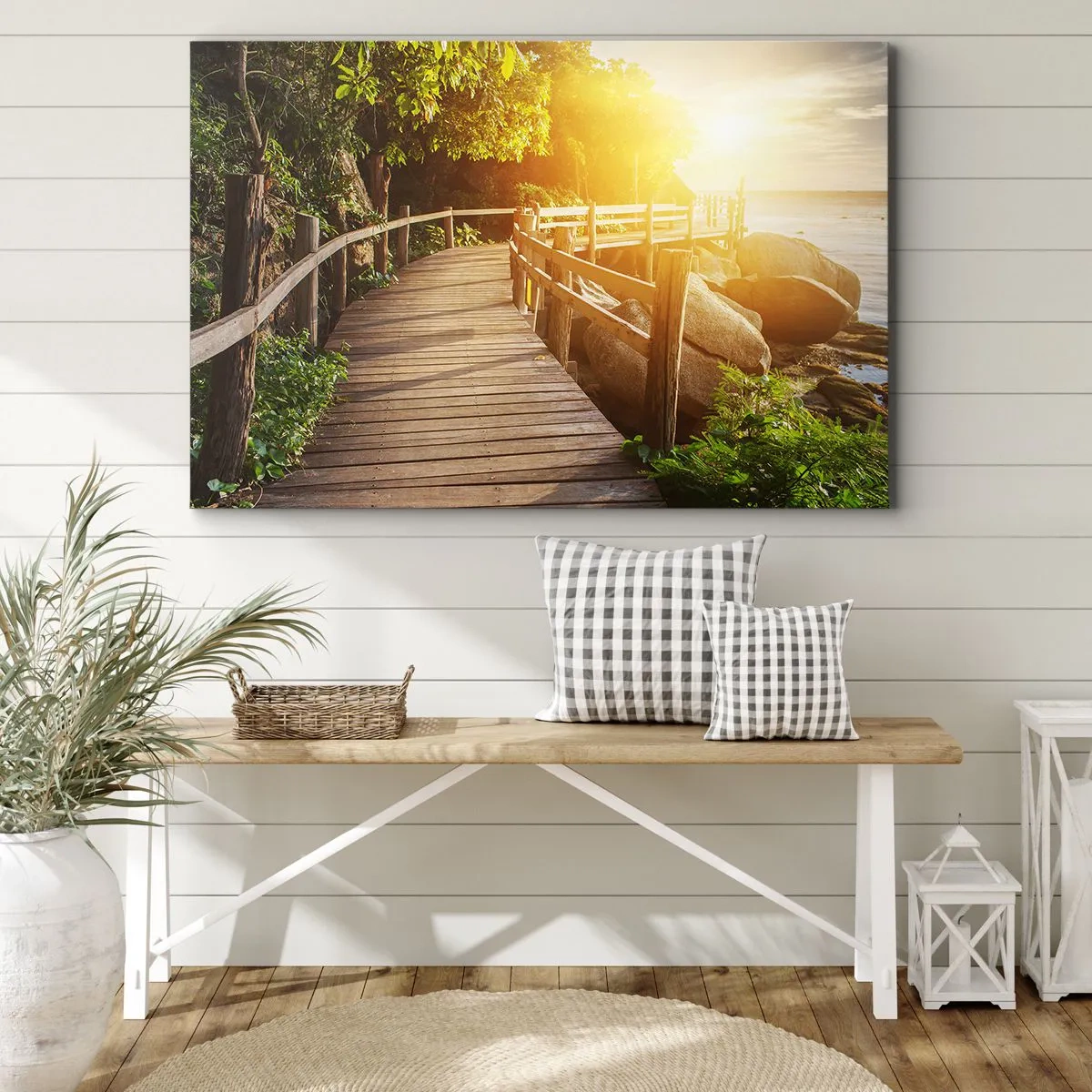 Cuadro sobre lienzo - Impresión de Imagen - Un puente de madera entre la vegetación que conduce al mar bajo los rayos del sol. - 120x80cm - Otra curva, otra maravilla - Decoración de pared moderna para salón y dormitorio ARTTOR