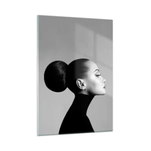 Cuadro sobre vidrio - Impresiones sobre Vidrio - Mujer elegante de negro sobre un fondo gris. - 50x70cm - Nefertiti contemporánea - Decoración de pared moderna para salón y dormitorio ARTTOR