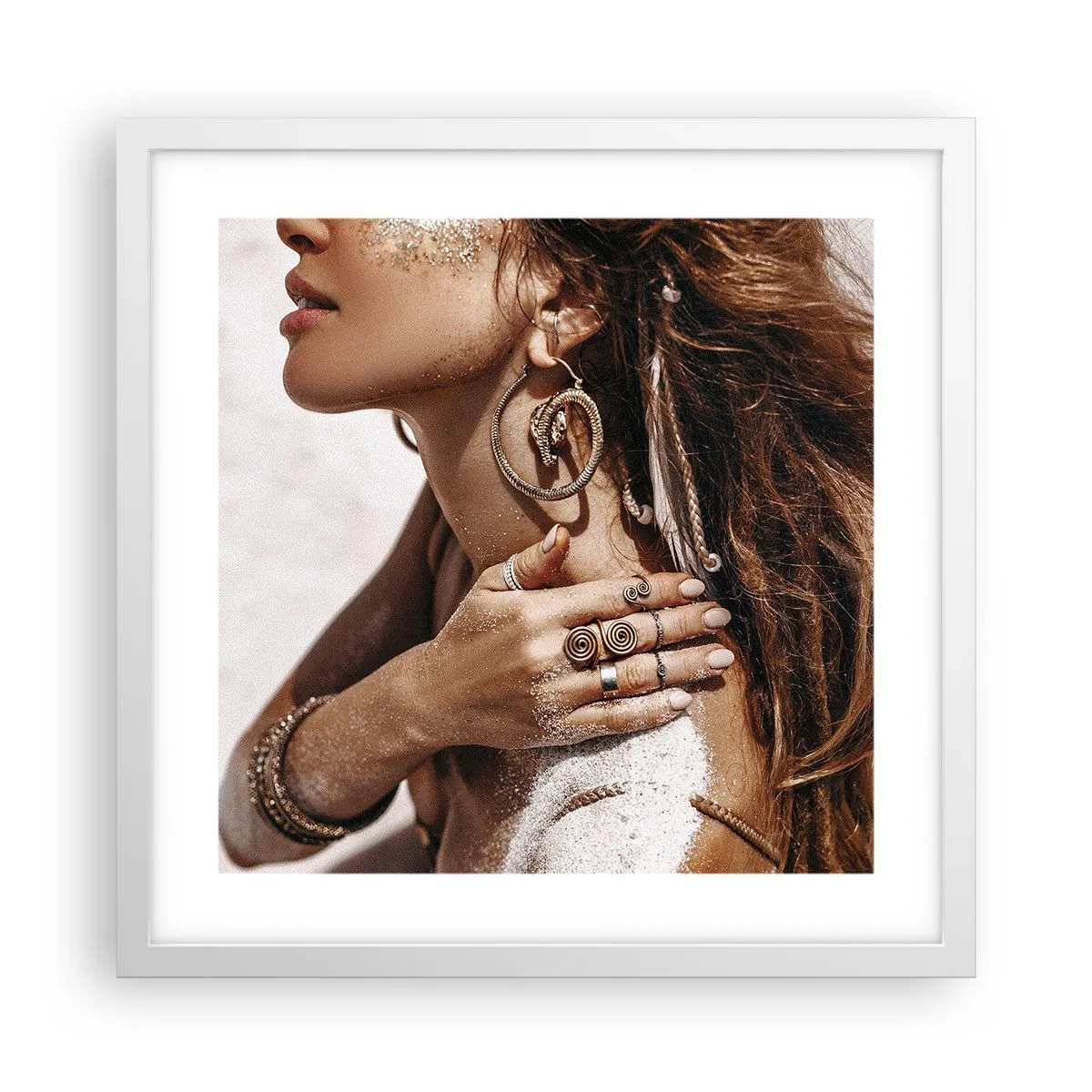 Póster en marco blanco - Reina de la playa salvaje - 40x40 cm