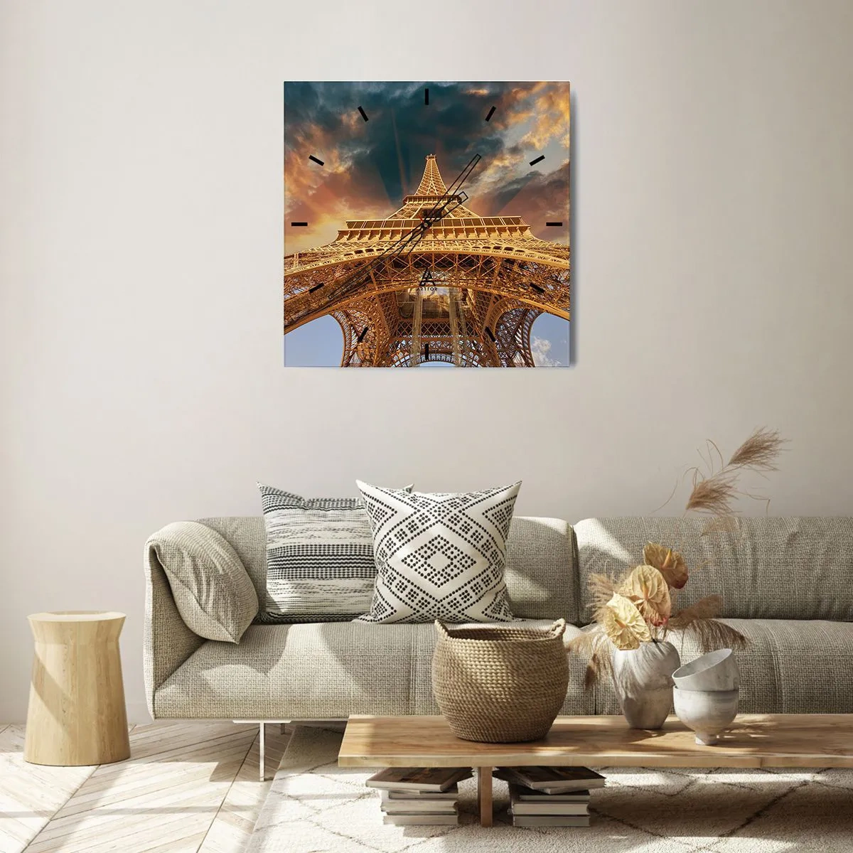 Reloj de pared - Reloj de vidrio - La Torre Eiffel desde abajo con el sol poniente como telón de fondo - 30x30cm - Mientras la humanidad alcanza el cielo - Decoración de pared moderna para salón y dormitorio ARTTOR