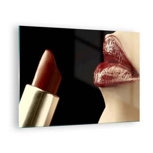 Cuadro sobre vidrio - Impresiones sobre Vidrio - Labios sensuales con lápiz labial carmesí sobre un fondo oscuro. - 70x50cm - Sensualidad y brillo del carmín - Decoración de pared moderna para salón y dormitorio ARTTOR
