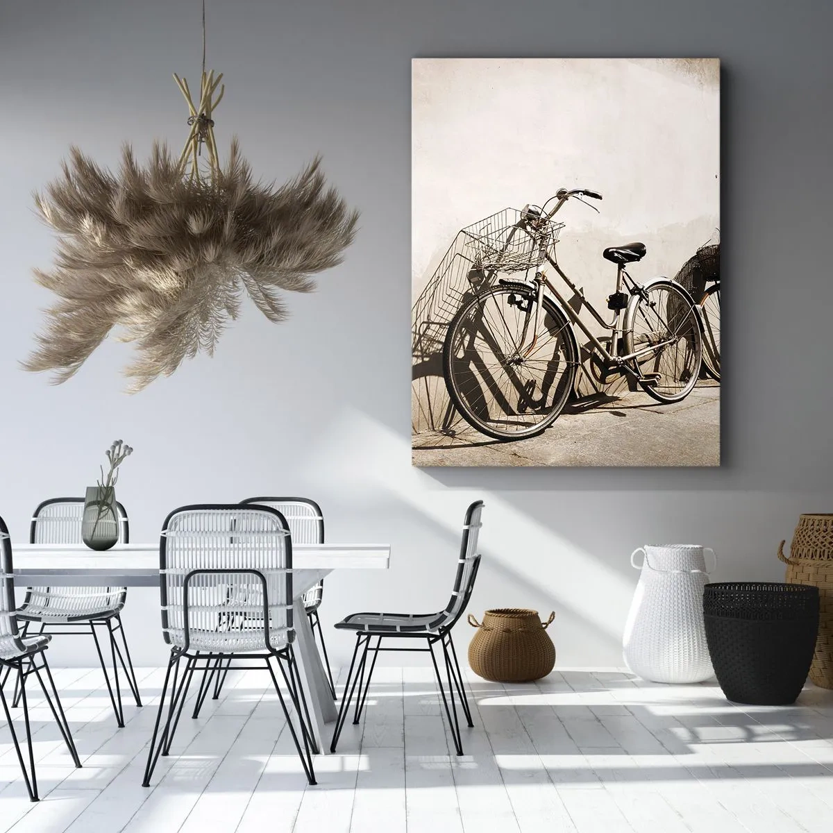 Cuadro sobre lienzo - Impresión de Imagen - Dos bicicletas apoyadas contra una vieja pared de estilo retro. - 70x100cm - El inolvidable encanto del pasado - Decoración de pared moderna para salón y dormitorio ARTTOR