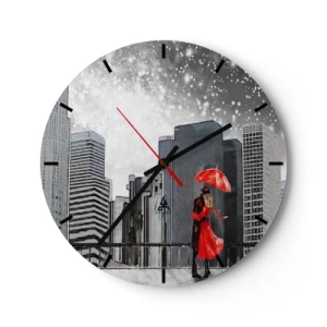 Reloj de pared - Reloj de vidrio - Una pareja bajo un paraguas rojo con la ciudad al fondo. - 30x30cm - Amor en la jungla urbana - Decoración de pared moderna para salón, cocina y dormitorio ARTTOR