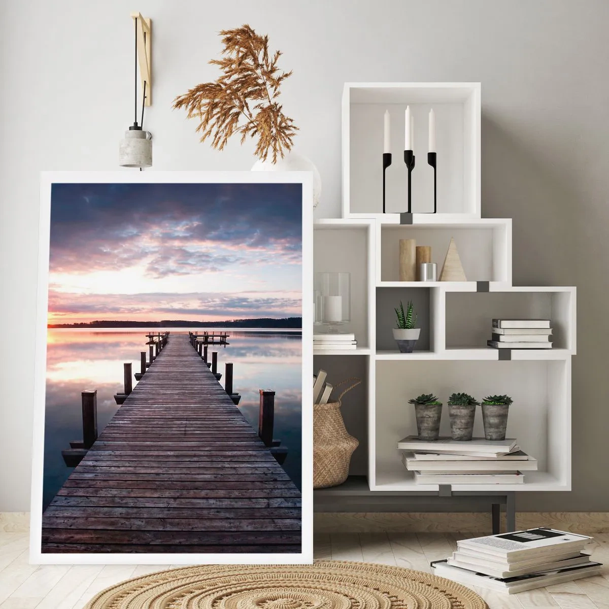 Póster - Un embarcadero de madera sobre un lago tranquilo al atardecer. - 50x70cm - Frontera silenciosa del día y la noche - Decoración de pared moderna para salón y dormitorio ARTTOR