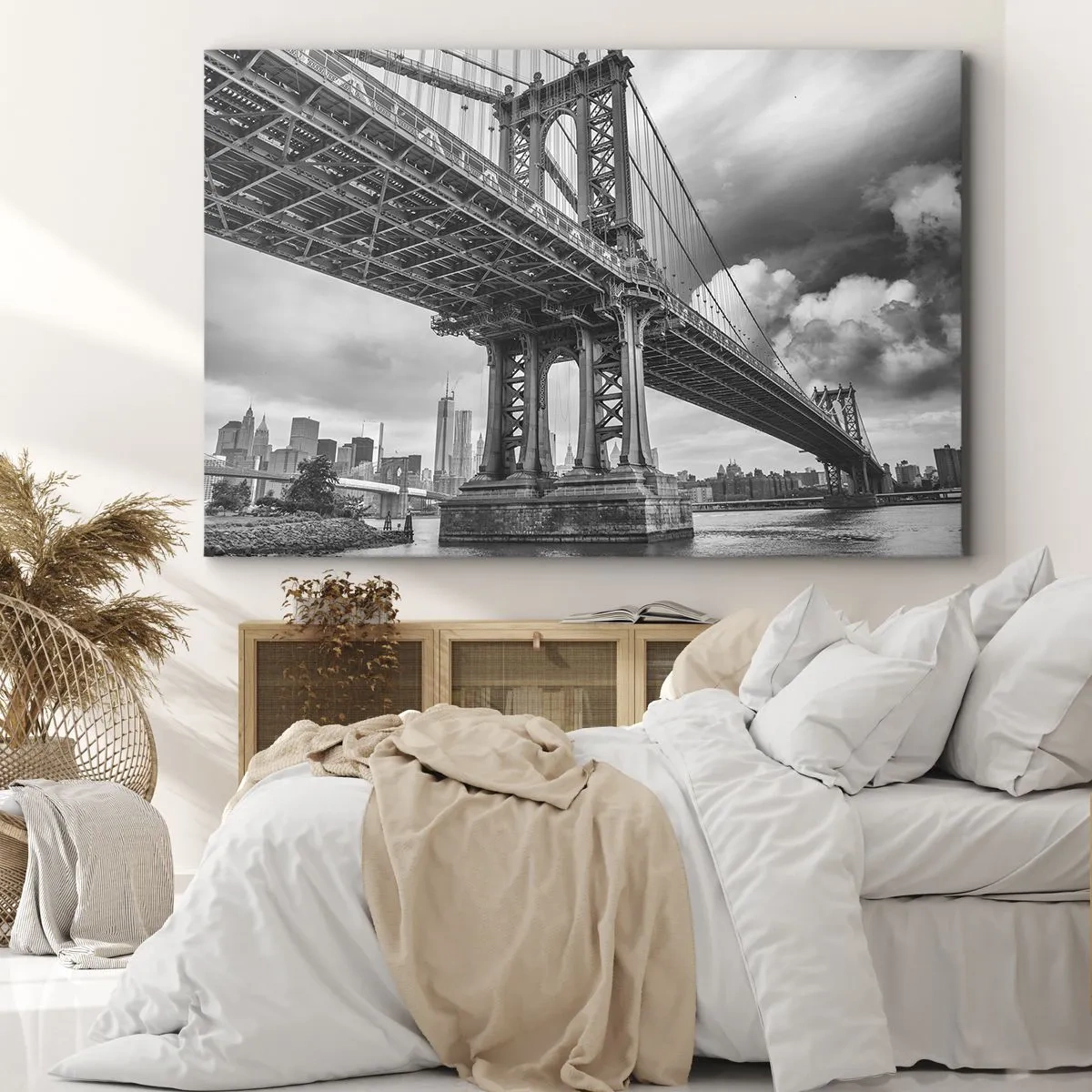 Cuadro sobre lienzo - Impresión de Imagen - Un puente en blanco y negro con vista a la ciudad. - 70x50cm - Al corazón de la ciudad - Decoración de pared moderna para salón y dormitorio ARTTOR