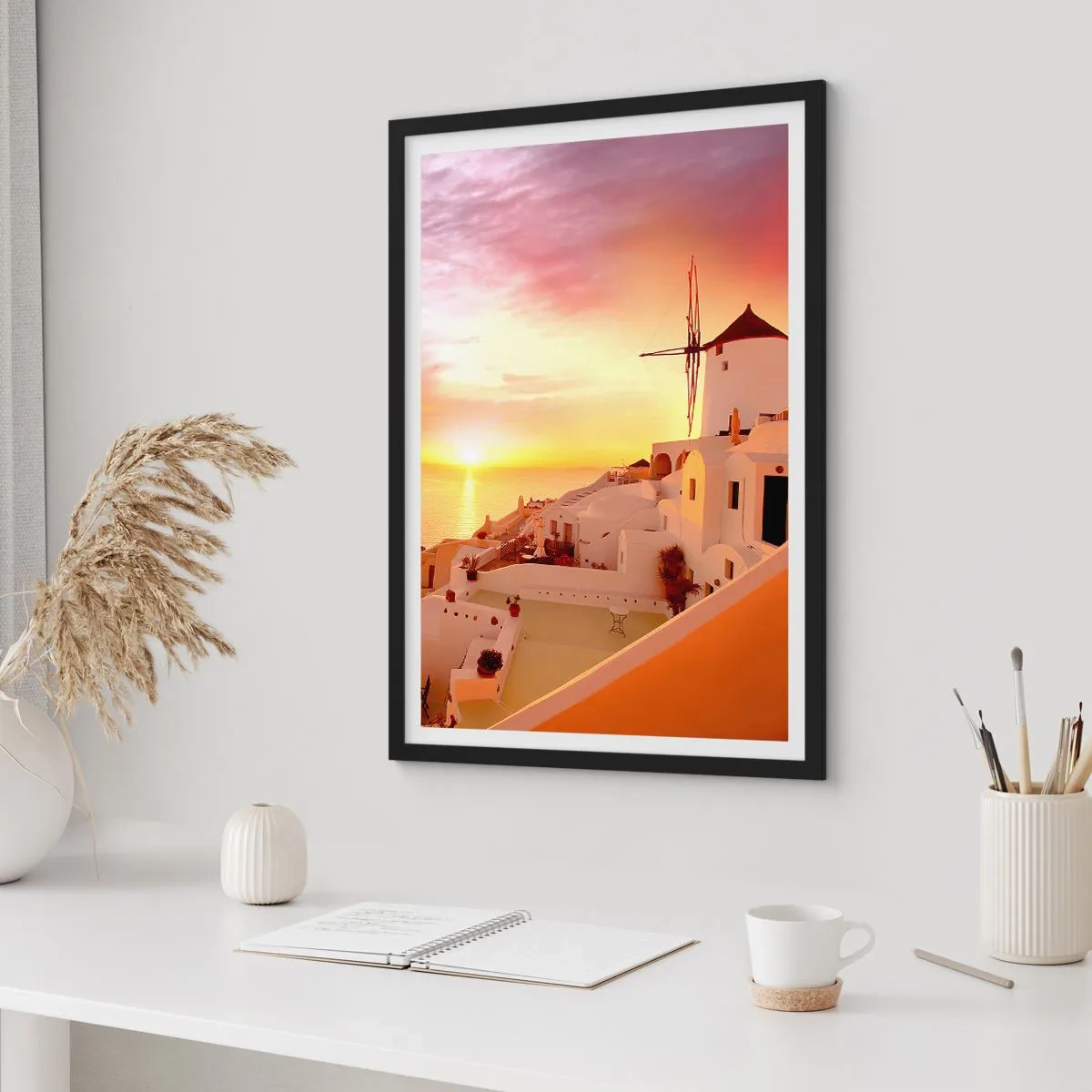 Póster en marco negro - Una pintoresca puesta de sol en un pueblo griego - 50x70cm - Blanco y dorado - Decoración de pared moderna para salón y dormitorio ARTTOR
