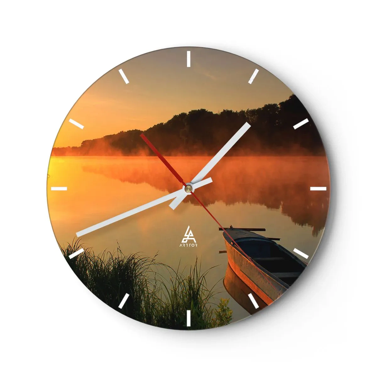 Reloj de pared - Reloj de vidrio - Un barco en un lago por la mañana rodeado de niebla. - 30x30cm - Amanecer sobre el agua como la superficie de un espejo - Decoración de pared moderna para salón, cocina y dormitorio ARTTOR