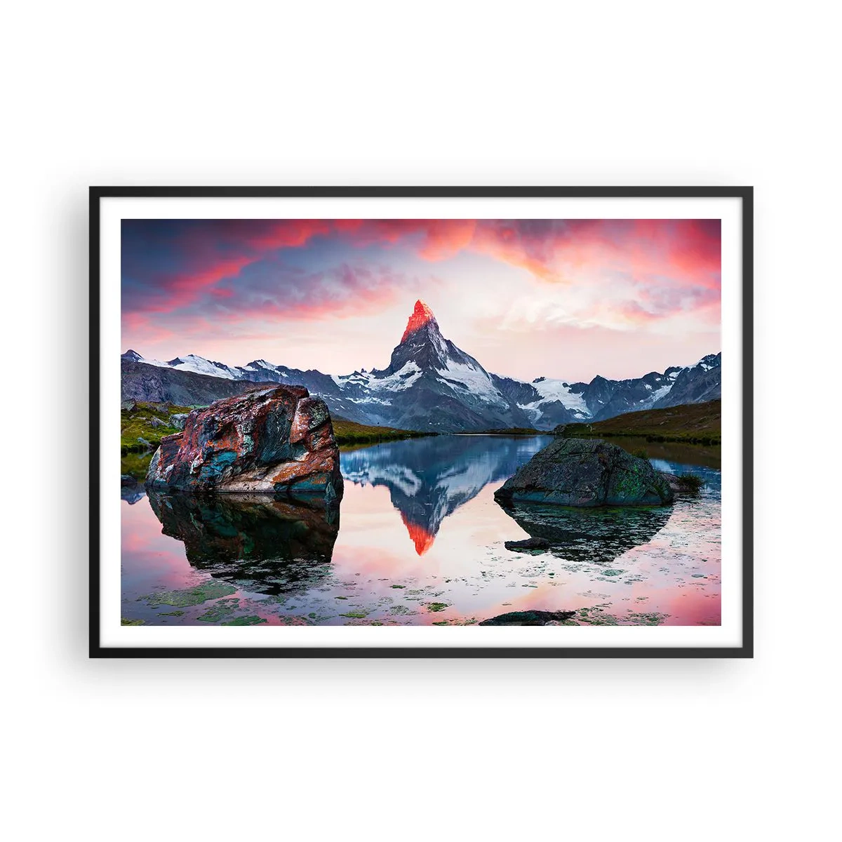 Póster en marco negro - Un pico de montaña reflejado en un lago al atardecer. - 100x70cm - El corazón de las montañas arde - Decoración de pared moderna para salón y dormitorio ARTTOR