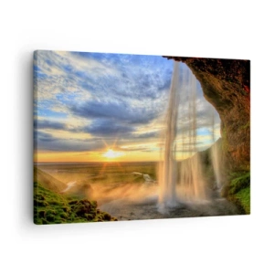 Cuadro sobre lienzo - Impresión de Imagen - Una cascada iluminada por la luz del sol con un paisaje como telón de fondo. - 70x50cm - El mundo tras el velo de las gotas - Decoración de pared moderna para salón y dormitorio ARTTOR
