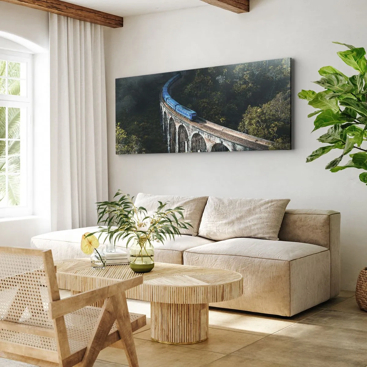 Cuadro sobre lienzo - Impresión de Imagen - Un tren azul en un viaducto histórico entre los bosques. - 140x50cm - Vías sobre la naturaleza - Decoración de pared moderna para salón y dormitorio ARTTOR