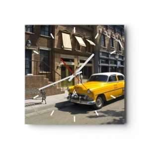 Reloj de pared - Reloj de vidrio - Un taxi amarillo en una calle bordeada de casas de vecindad. - 30x30cm - Érase una vez en América - Decoración de pared moderna para salón y dormitorio ARTTOR