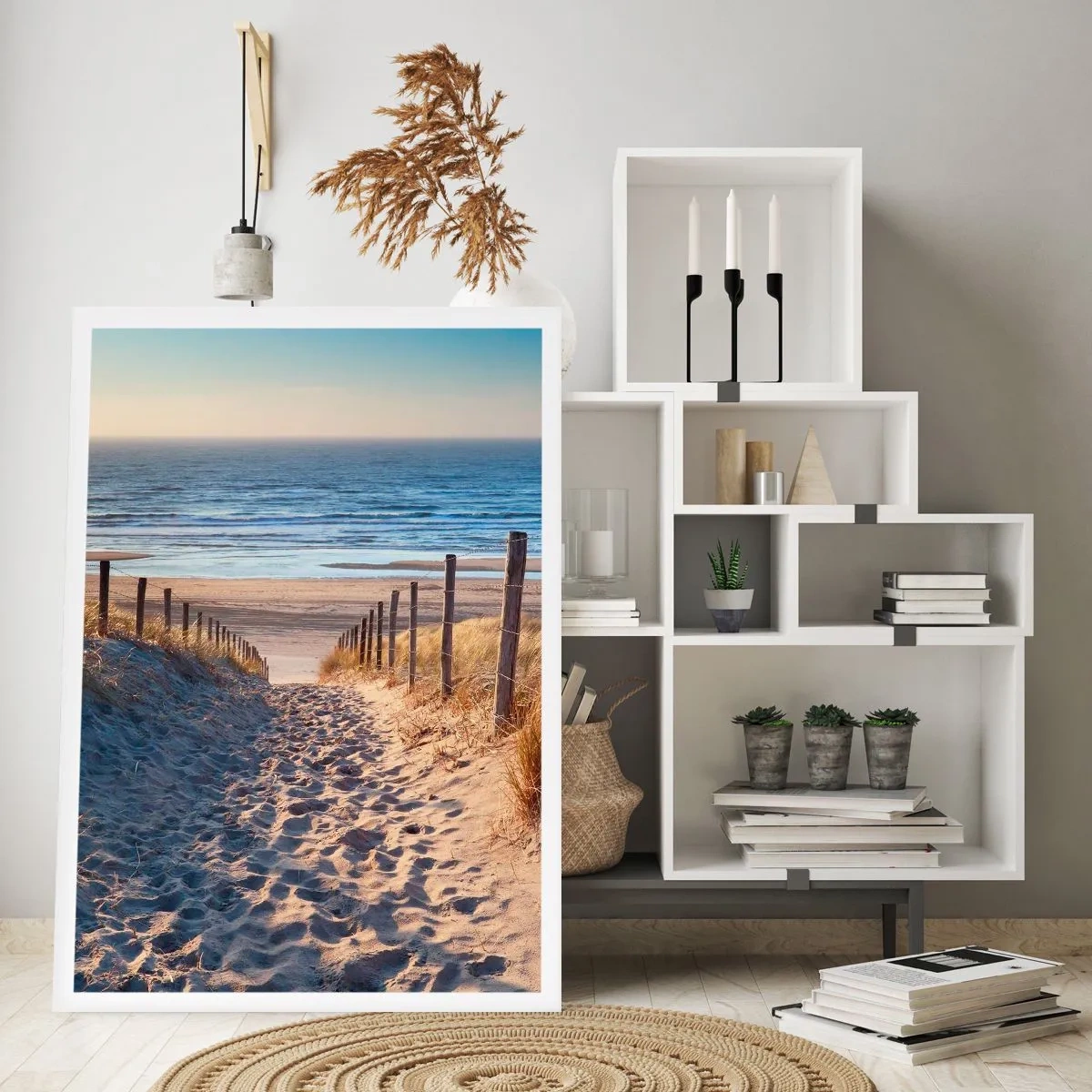 Póster - Camino a través de las dunas que conduce a la playa al atardecer - 50x70cm - El sonido del mar, el canto de los pájaros, una playa virgen entre las dunas... - Decoración de pared moderna para salón y dormitorio ARTTOR