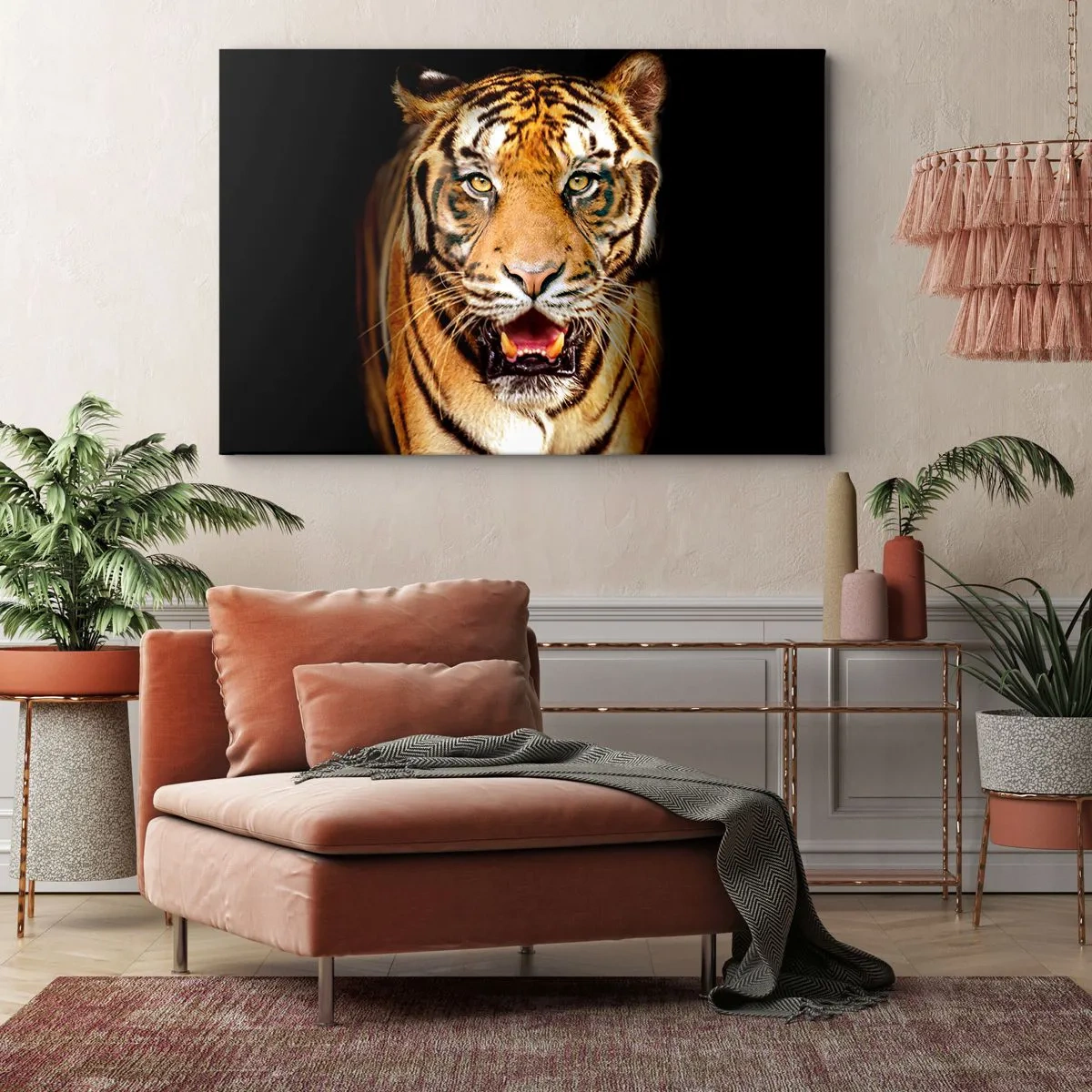 Cuadro sobre lienzo - Impresión de Imagen - Un tigre con la boca abierta sobre un fondo negro. - 70x50cm - Salvaje de corazón - Decoración de pared moderna para salón y dormitorio ARTTOR