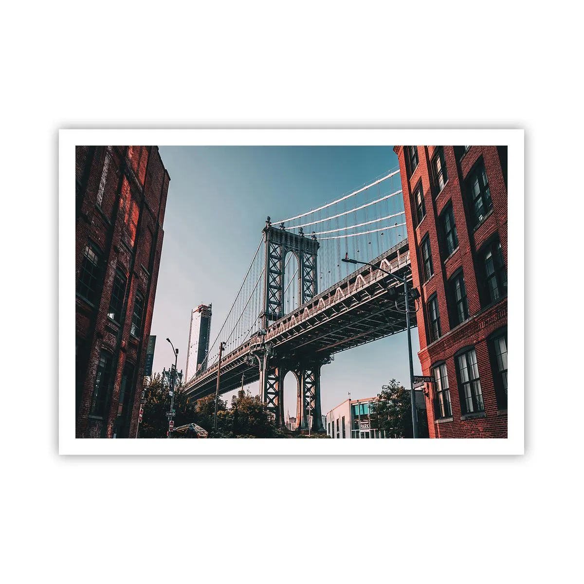 Póster - Un puente entre edificios en un paisaje urbano - 100x70cm - Sobre el fluir de la ciudad - Decoración de pared moderna para salón y dormitorio ARTTOR