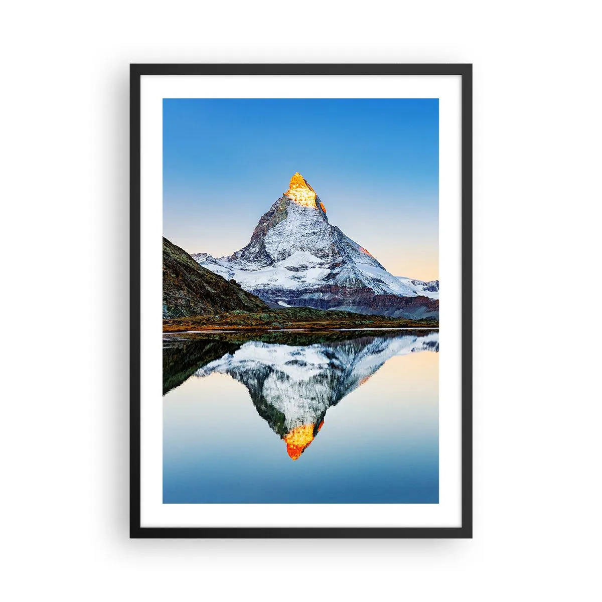 Póster en marco negro - Una montaña con un pico nevado reflejado en un lago. - 50x70cm - Dos mundos - Decoración de pared moderna para salón y dormitorio ARTTOR