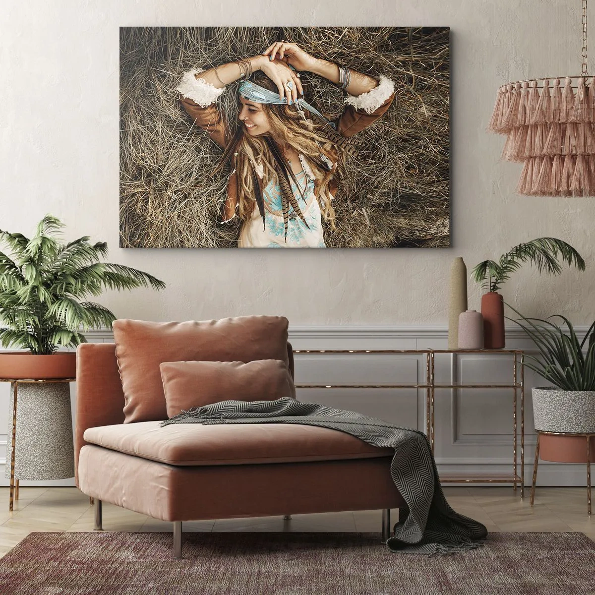 Cuadro sobre lienzo - Impresión de Imagen - Mujer de estilo boho tumbada sobre el heno - 120x80cm - El verano del amor - Decoración de pared moderna para salón y dormitorio ARTTOR