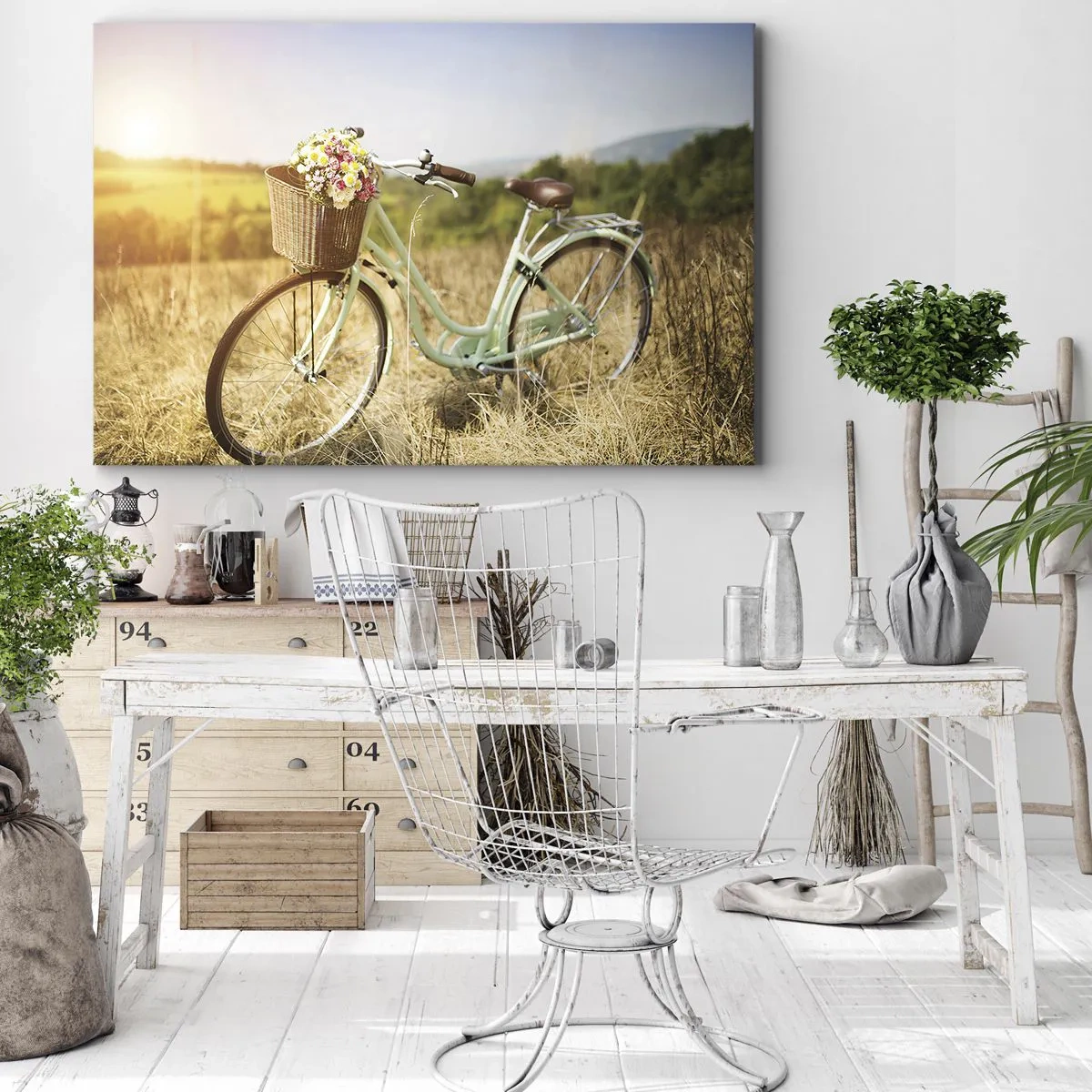 Cuadro sobre lienzo - Impresión de Imagen - Una bicicleta retro con una cesta llena de flores sobre un fondo de pradera. - 70x50cm - Me quedaré aquí un tiempo - Decoración de pared moderna para salón y dormitorio ARTTOR