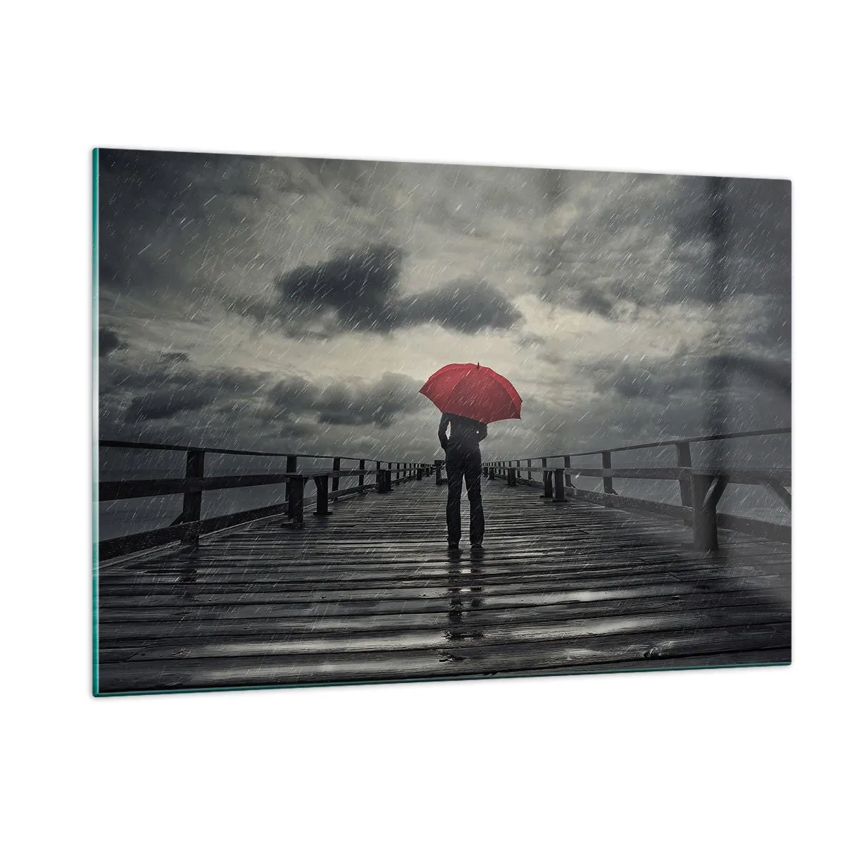 Cuadro sobre vidrio - Impresiones sobre Vidrio - Un hombre con un paraguas rojo en un muelle de madera bajo la lluvia. - 120x80cm - No importa que llueva - Decoración de pared moderna para salón y dormitorio ARTTOR