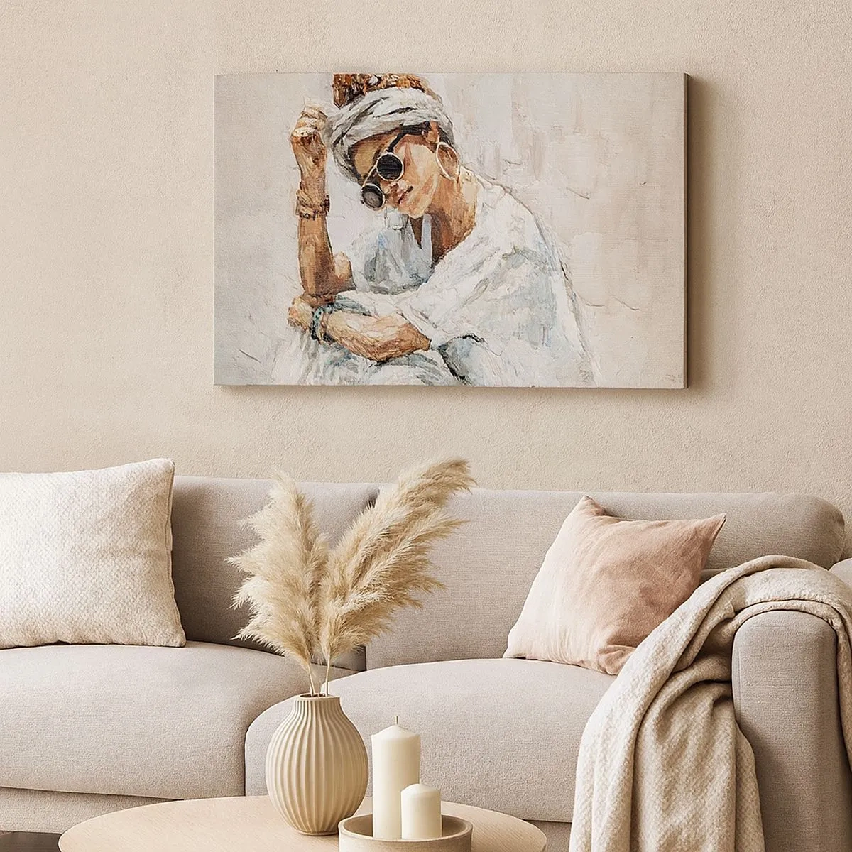 Cuadro sobre lienzo - Impresión de Imagen - Retrato de una mujer con gafas de sol contra una pared clara. - 70x50cm - Retrato a pleno sol - Decoración de pared moderna para salón y dormitorio ARTTOR