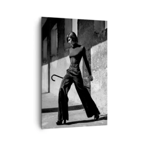 Cuadro sobre lienzo - Impresión de Imagen - Mujer elegante en un entorno industrial. - 80x120cm -  Elegancia urbana - Decoración de pared moderna para salón y dormitorio ARTTOR