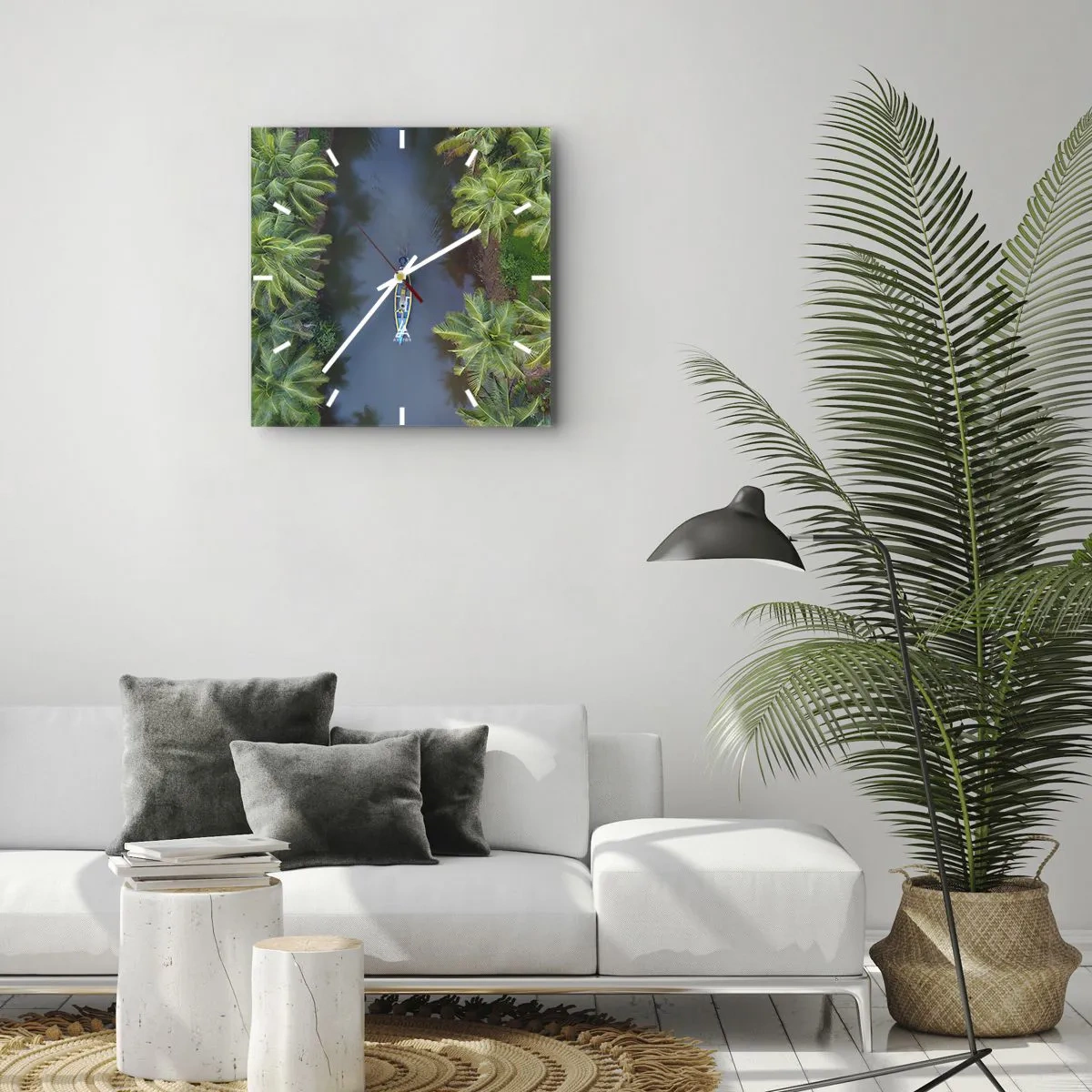 Reloj de pared - Reloj de vidrio - Una vista de pájaro de un barco en un río rodeado de palmeras. - 30x30cm - En un sendero tropical - Decoración de pared moderna para salón y dormitorio ARTTOR