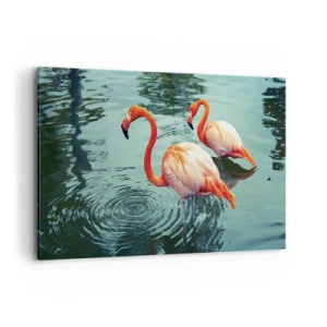 Cuadro sobre lienzo - Impresión de Imagen - Dos flamencos en el agua tranquila reflejando su entorno. - 120x80cm - Estamos de moda - Decoración de pared moderna para salón y dormitorio ARTTOR