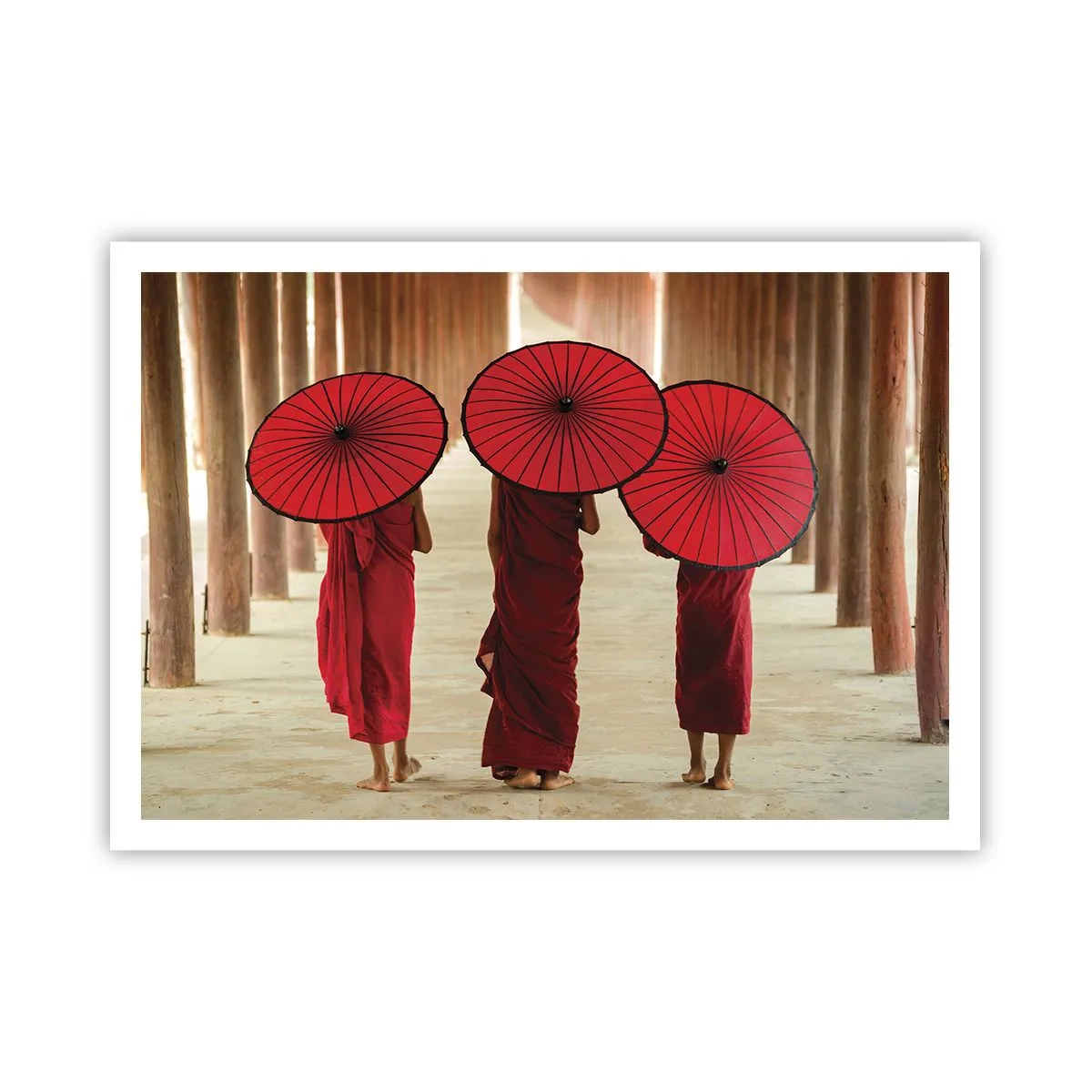 Póster - Tres monjes con paraguas rojos en la arquitectura tradicional - 100x70cm - En el camino a la Tierra Pura - Decoración de pared moderna para salón y dormitorio ARTTOR