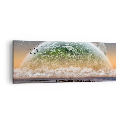 Cuadro sobre lienzo - Impresión de Imagen - Un paisaje fantástico con un gran planeta sobre el mar y un muelle de madera. - 140x50cm - Y el mundo emergió del agua - Decoración de pared moderna para salón y dormitorio ARTTOR