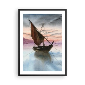 Póster en marco negro - Un velero en aguas tranquilas a la luz del atardecer. - 50x70cm - Atardecer en el puerto - Decoración de pared moderna para salón y dormitorio ARTTOR