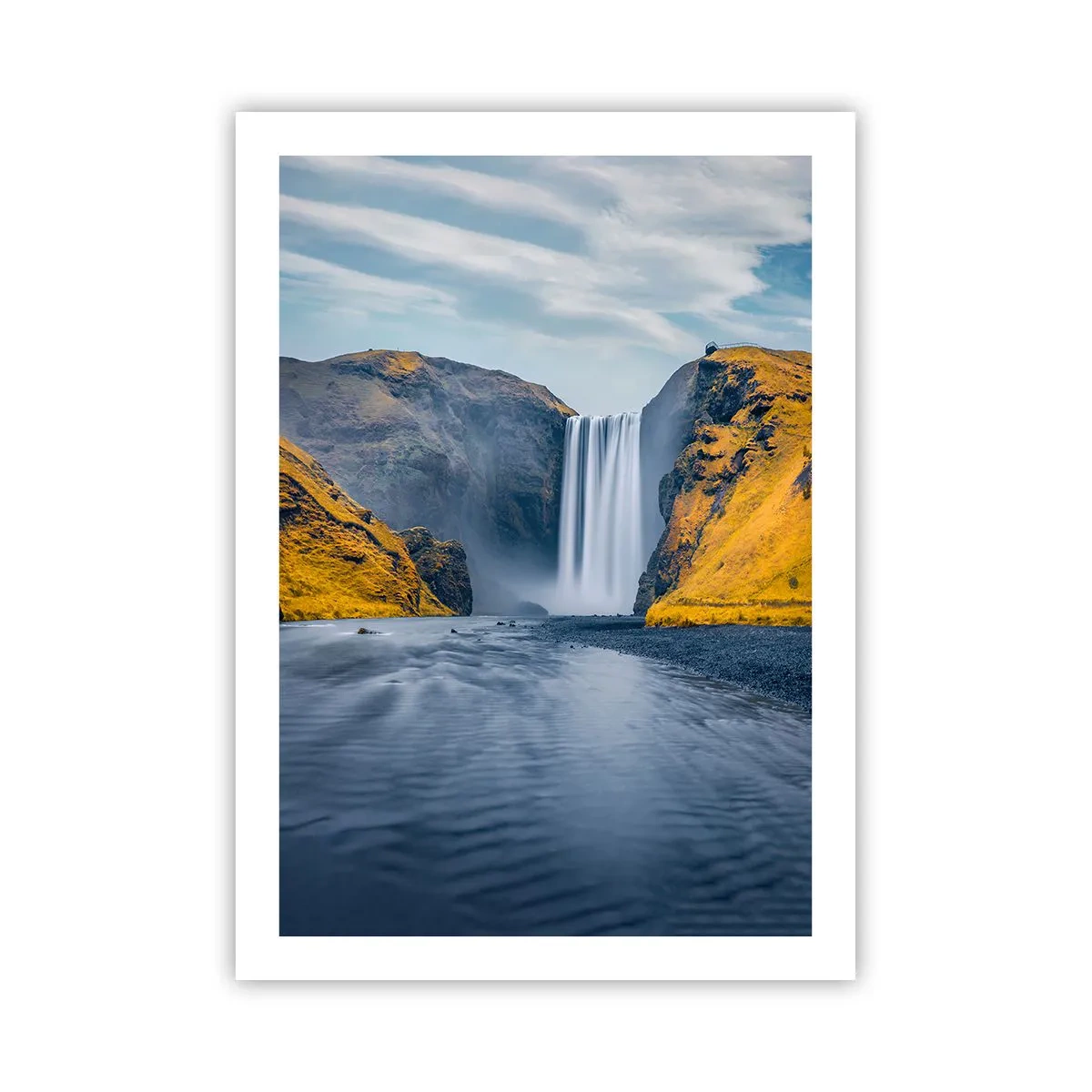 Póster - Una cascada que fluye desde las montañas rodeadas de laderas doradas. - 50x70cm - Duración eterna, movimiento eterno - Decoración de pared moderna para salón y dormitorio ARTTOR