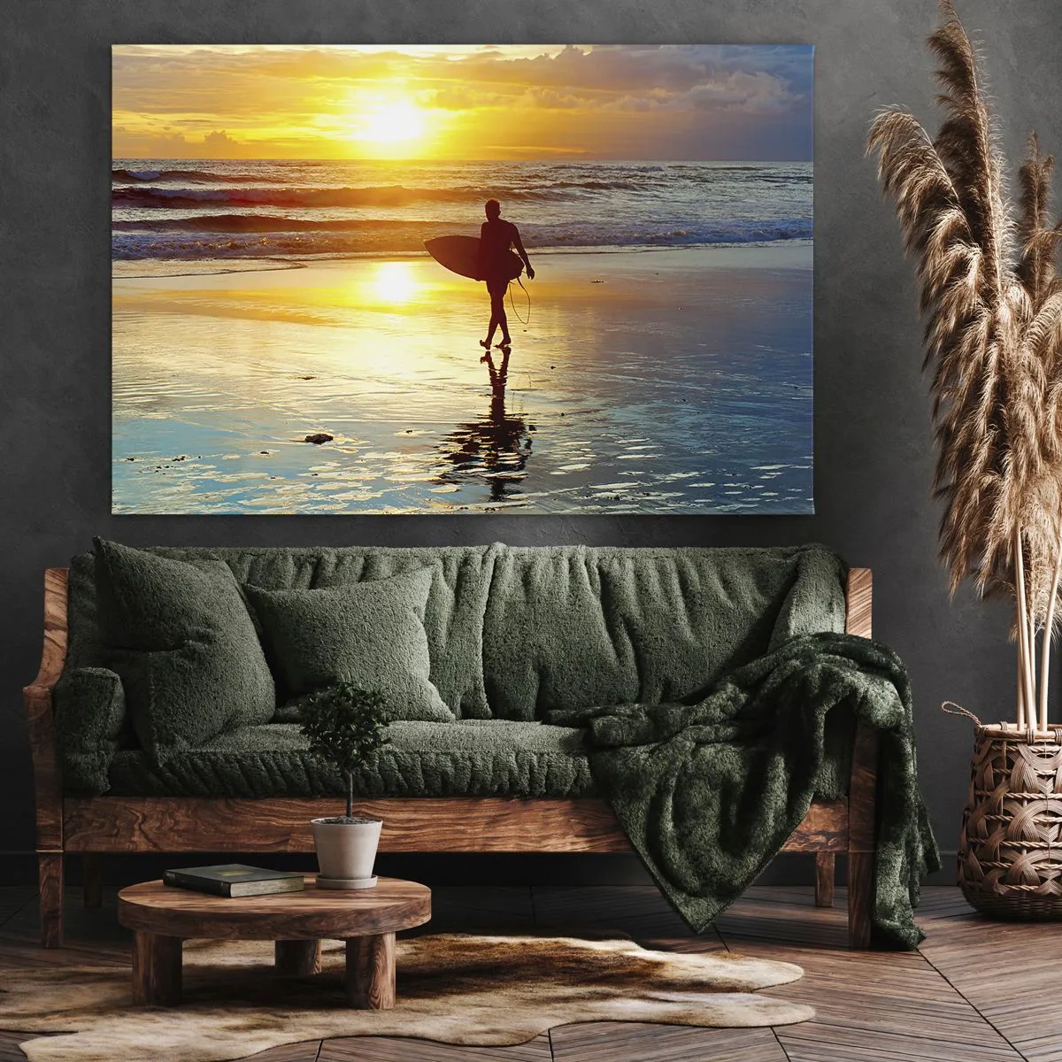 Cuadro sobre lienzo - Impresión de Imagen - Un surfista caminando por la playa al atardecer con una tabla en la mano. - 120x80cm - El regreso del guerrero - Decoración de pared moderna para salón y dormitorio ARTTOR