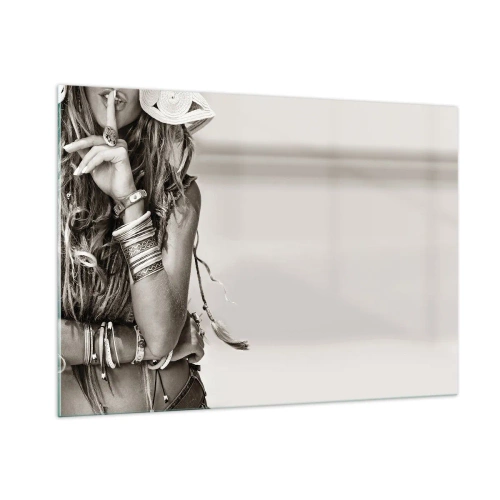 Cuadro sobre vidrio - Impresiones sobre Vidrio - Una mujer con joyas con el dedo en los labios en una toma artística. - 100x70cm - Libertad natural - Decoración de pared moderna para salón y dormitorio ARTTOR