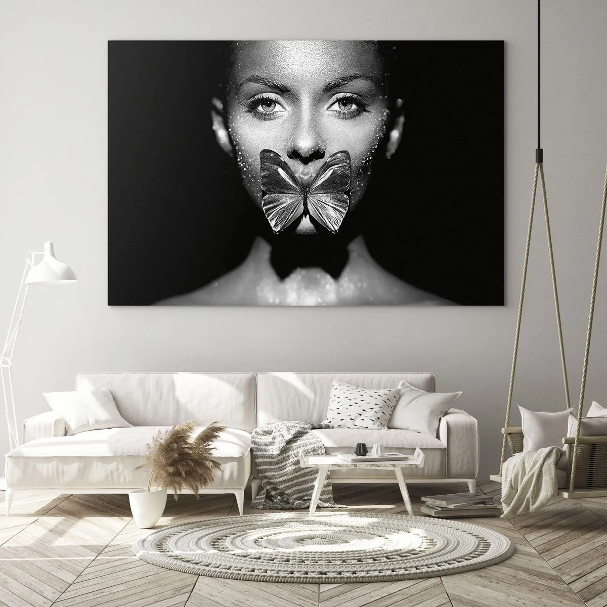 Cuadro sobre vidrio - Impresiones sobre Vidrio - Retrato de una mujer con una mariposa en los labios en blanco y negro - 70x50cm - Beso de mariposa - Decoración de pared moderna para salón y dormitorio ARTTOR