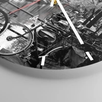 Esfera sin numeración, con rayas