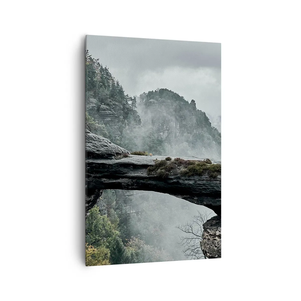 Cuadro sobre lienzo - Impresión de Imagen - Un arco de piedra rodeado de montañas brumosas y bosques. - 80x120cm - La aventura está a punto de comenzar - Decoración de pared moderna para salón y dormitorio ARTTOR