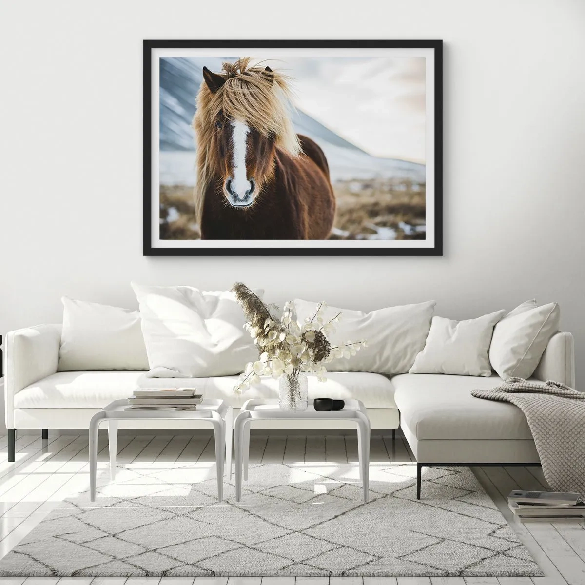 Póster en marco negro - Caballo islandés frente a un paisaje montañoso - 70x50cm - ¿Puedes sentir la libertad? - Decoración de pared moderna para salón y dormitorio ARTTOR