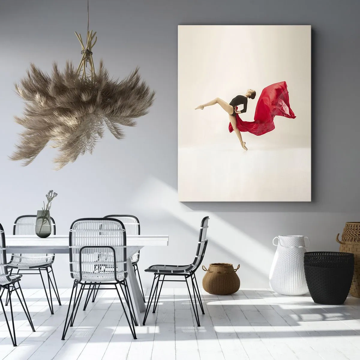 Cuadro sobre lienzo - Impresión de Imagen - Una bailarina dinámica con un traje negro y tela roja en movimiento. - 50x70cm - Rojo y negro - Decoración de pared moderna para salón y dormitorio ARTTOR