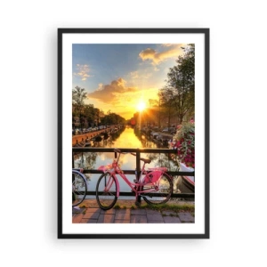 Póster en marco negro - Una bicicleta rosa en un puente sobre un canal al atardecer. - 50x70cm - Mañana de primavera en Ámsterdam - Decoración de pared moderna para salón y dormitorio ARTTOR