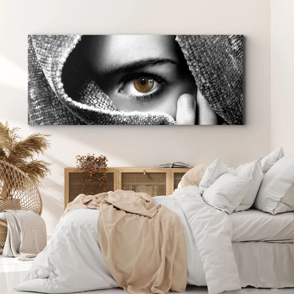 Cuadro sobre lienzo - Impresión de Imagen - Retrato de una mujer con un ojo color ámbar cubierto con una tela en tonos grises. - 160x50cm - Conoce el misterio - Decoración de pared moderna para salón y dormitorio ARTTOR