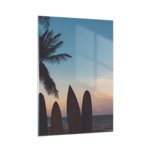 Cuadro sobre vidrio - Impresiones sobre Vidrio - Palmera y tablas de surf en la playa al atardecer - 50x70cm - Mañana también disfrutaremos - Decoración de pared moderna para salón y dormitorio ARTTOR